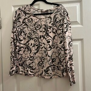 Chicos Size 1 top. 95% polyester 5 % spandex